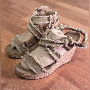 Vintage Candie’s Kaki Platform Sling Back 8.5